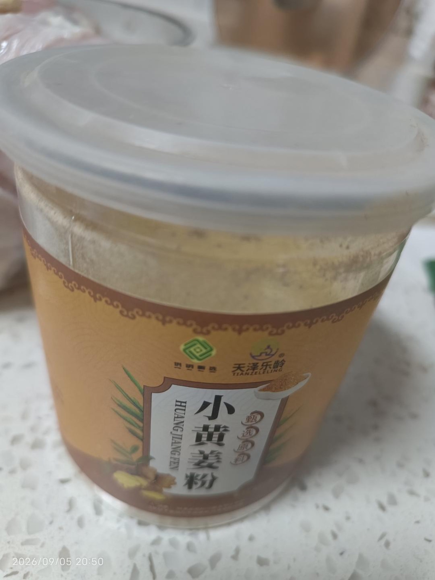 Ginger slices and yellow ginger powder