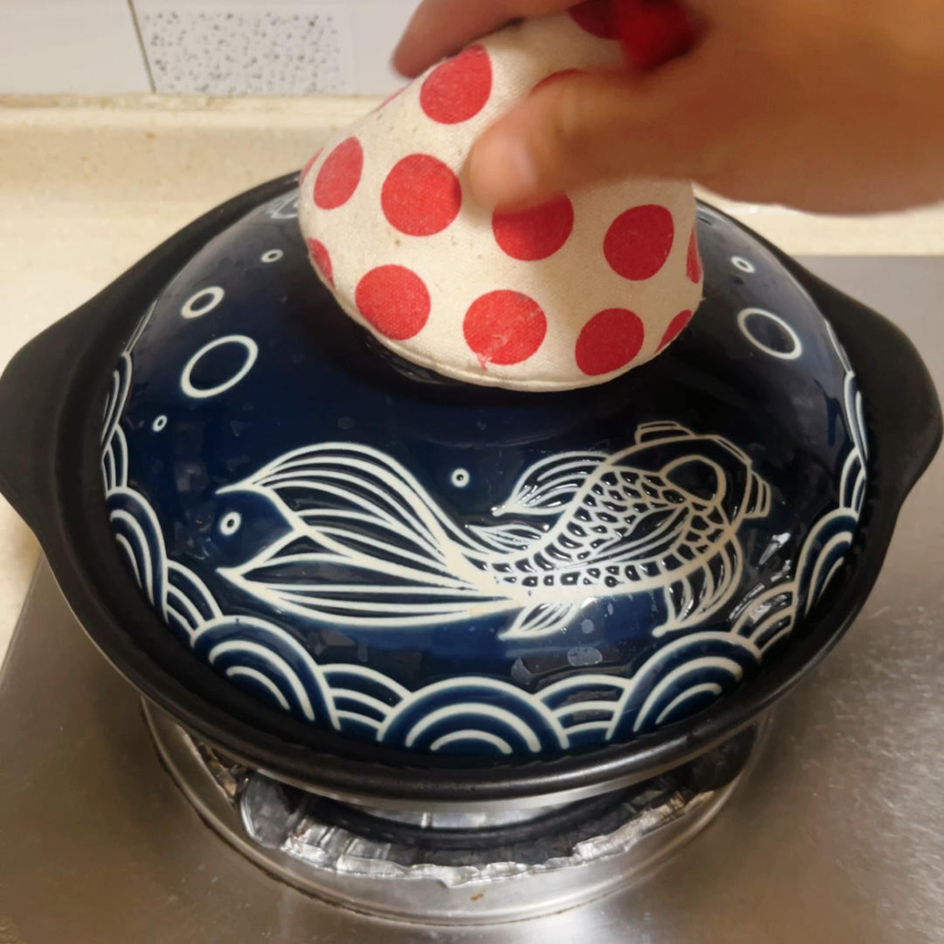 Opening the clay pot, lemongrass steam rising