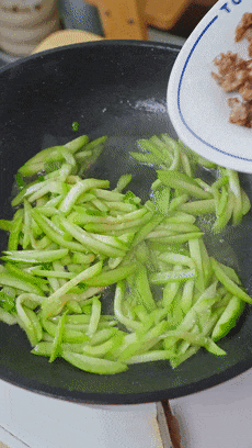 Season with salt and vegetarian oyster sauce,