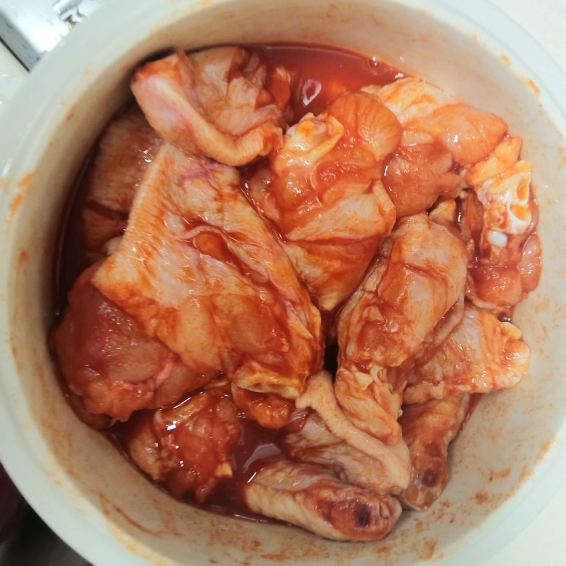 In a large bowl, combine the wing mid-joints and drumettes with the Orleans marinade powder and water, mix until every piece is evenly coated, then cover and refrigerate overnight.