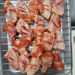 Before the wings go into the oven, brush the wire rack with a thin layer of oil, then brush a coat of honey over each drumette and mid-joint.