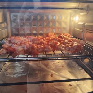 Preheat the oven with both top and bottom heating elements to 200°C (390°F) and roast the wings for 20 minutes.