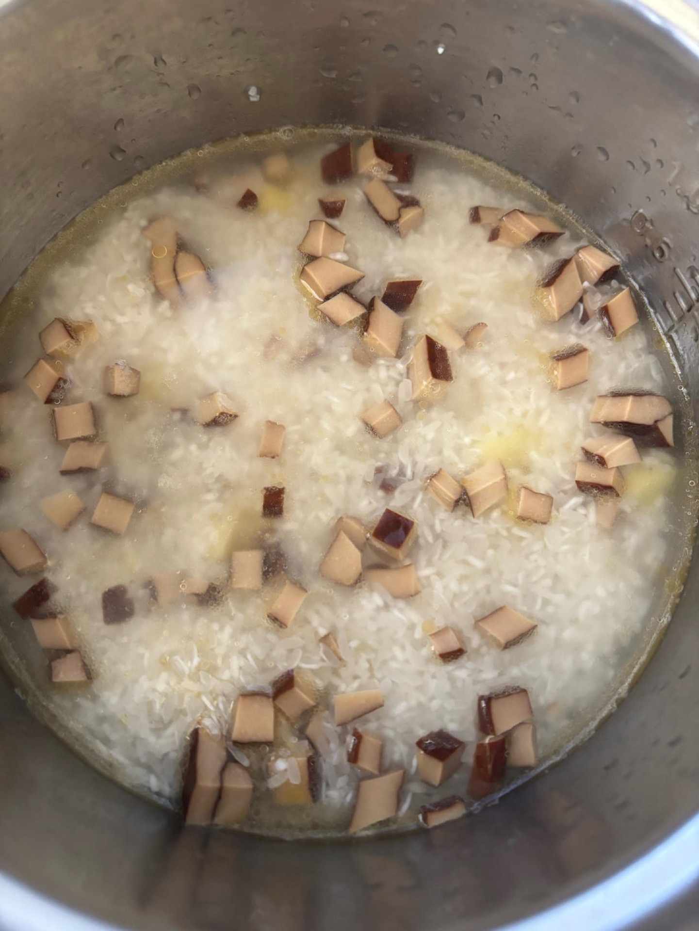 Sprinkle a few more diced smoked tofu pieces over the top for texture.