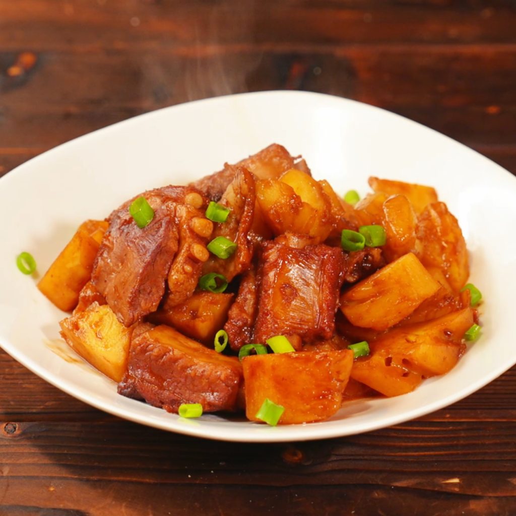 Pineapple Braised Pork Ribs (菠萝烧排骨): Tender Ribs with Sweet-Tangy