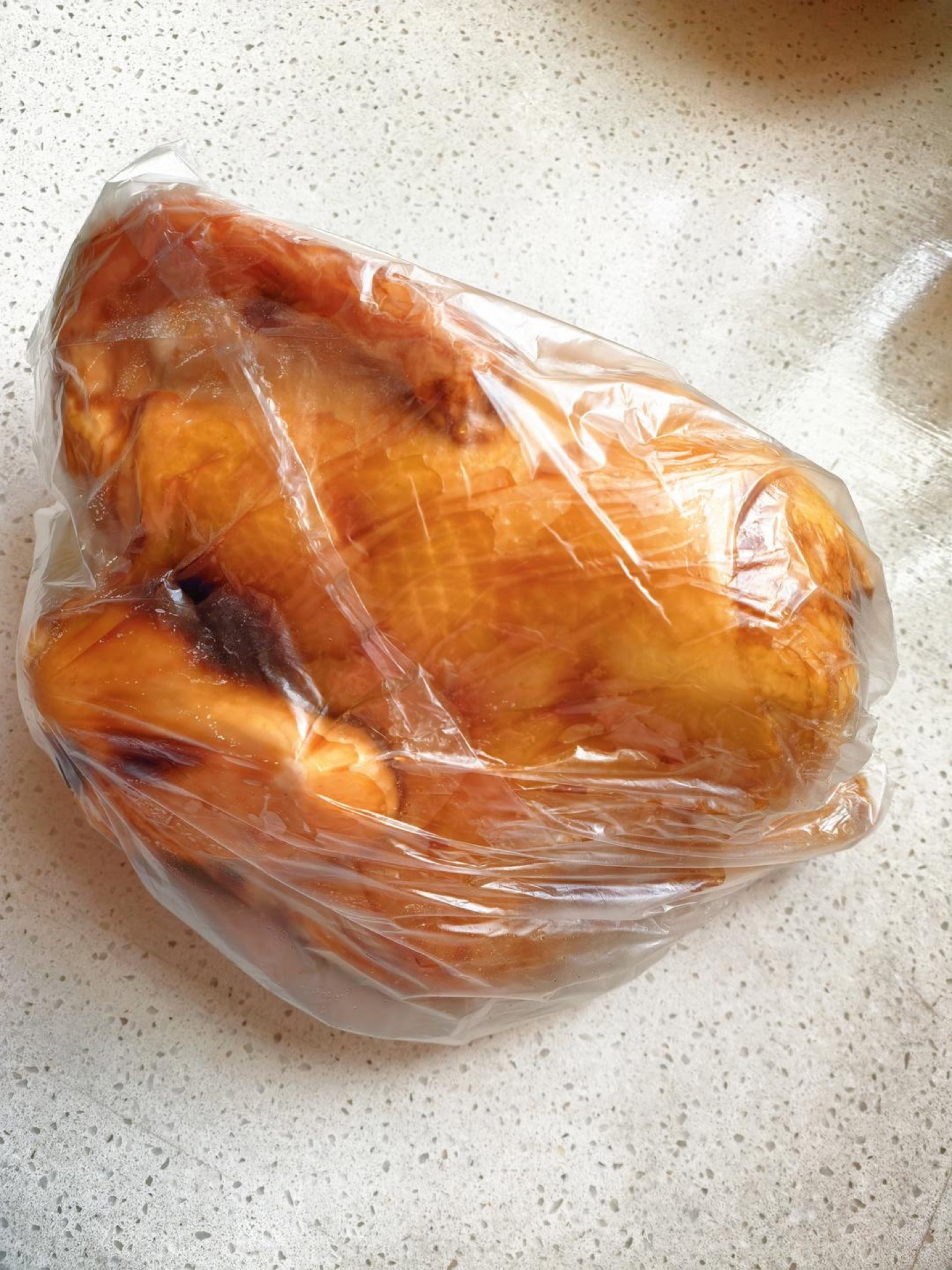 Coat the chicken in the sauce, place everything — chicken and all the sauce — into a sealed food bag, press out the air, and let the marinade cling to every part of the bird. Rest