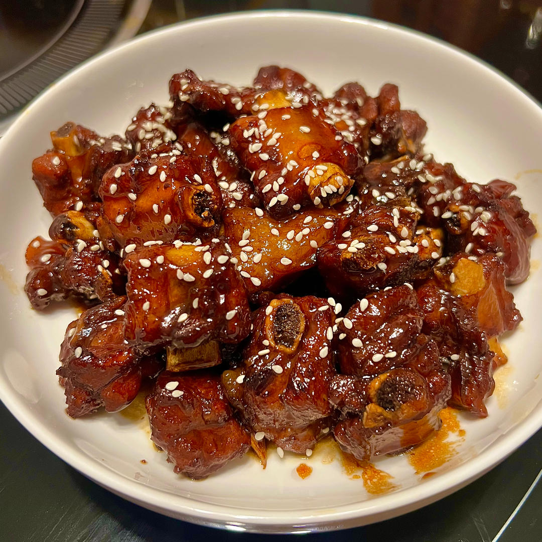 Plate, sprinkle with white sesame, and enjoy