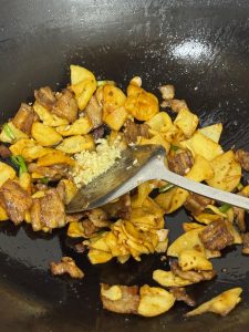 Finished pork belly and bamboo shoot stir-fry in the wok