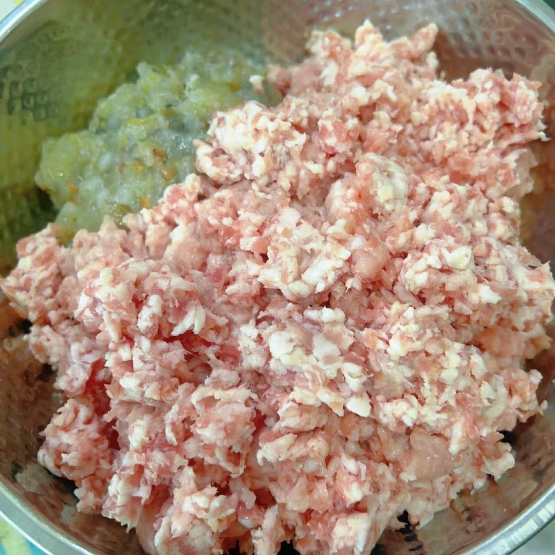 Add the minced shrimp to the seasoned pork filling and mix together.