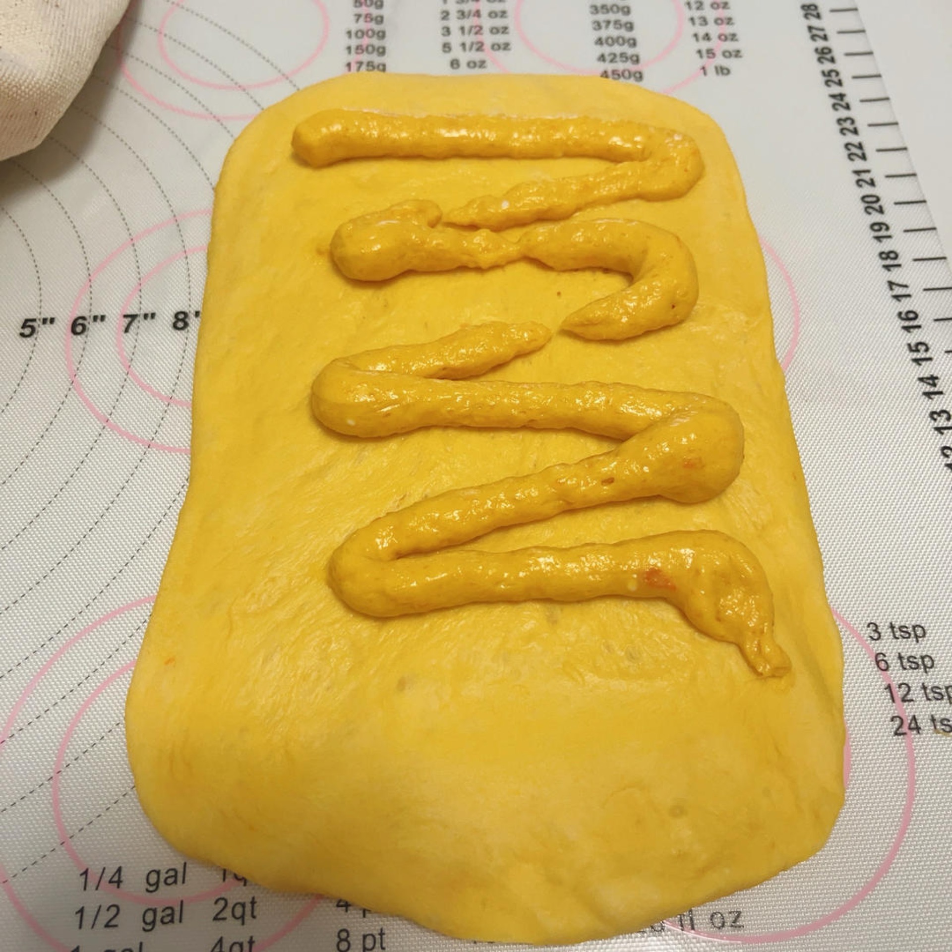 Pumpkin dough rolled into a 20 cm rectangle