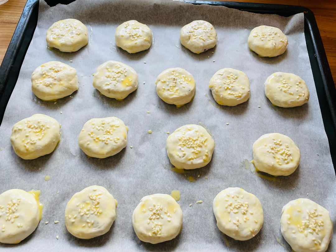 Folded red bean pastry parcels brushed with egg and sesame