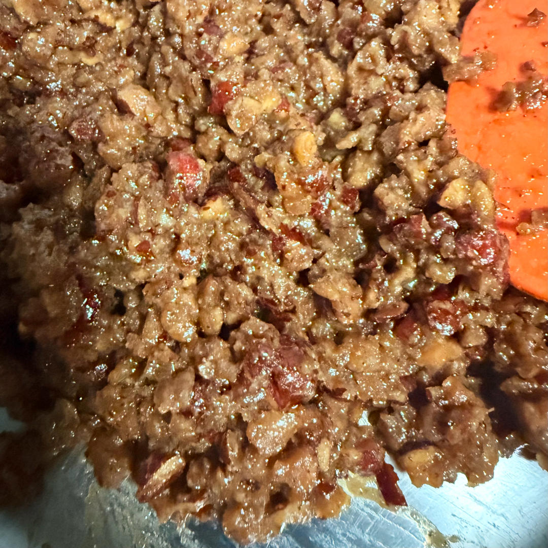 Cooked red date paste cooling in the pan