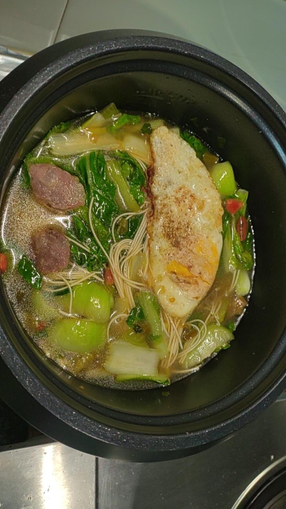 Rice Cooker Sausage Veggie Noodles (电饭锅香肠青菜面超方便): One-Pot Savory