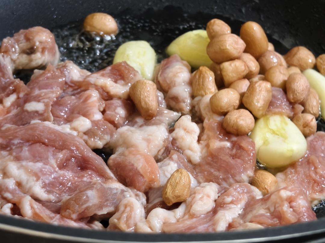 Peanuts being toasted with the pork and garlic