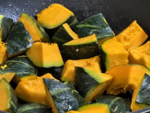 Kabocha pumpkin frying with soy and oyster sauce seasonings