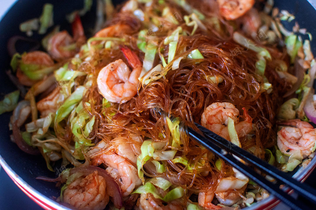 Toss with chopsticks until everything is even