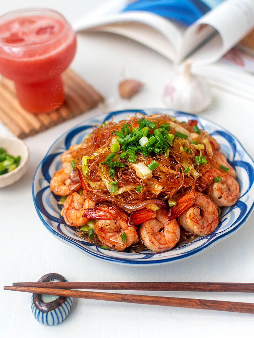 The shrimp are bouncy, the vermicelli silky,