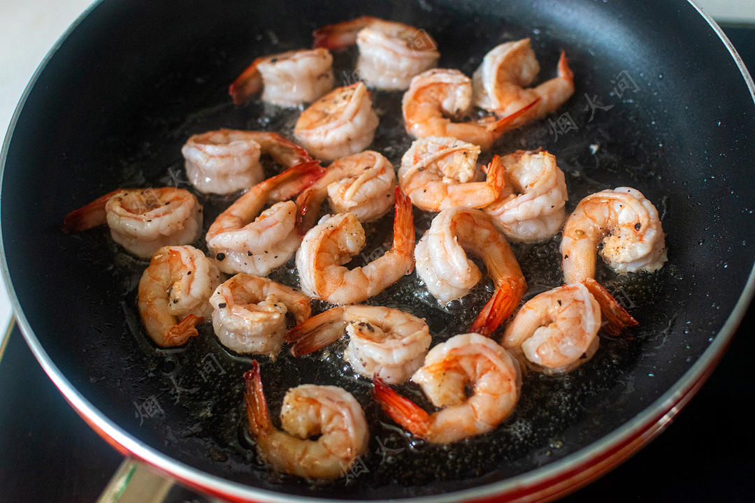 Heat oil in the pan, add the shrimp, and sear