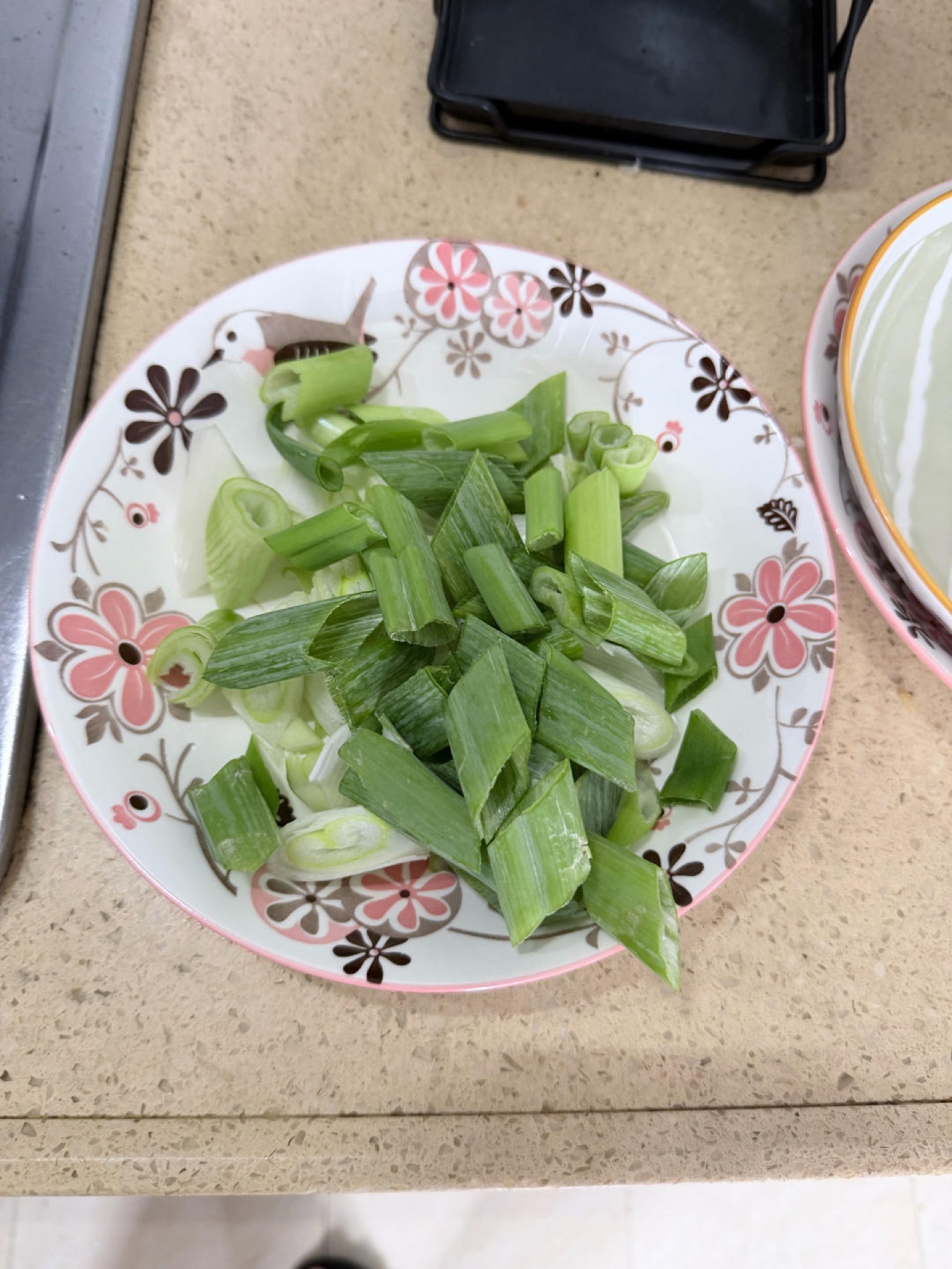 Cut the scallions into 2-inch roll-cut (gun-cut) sections, keeping the white and green parts separate.