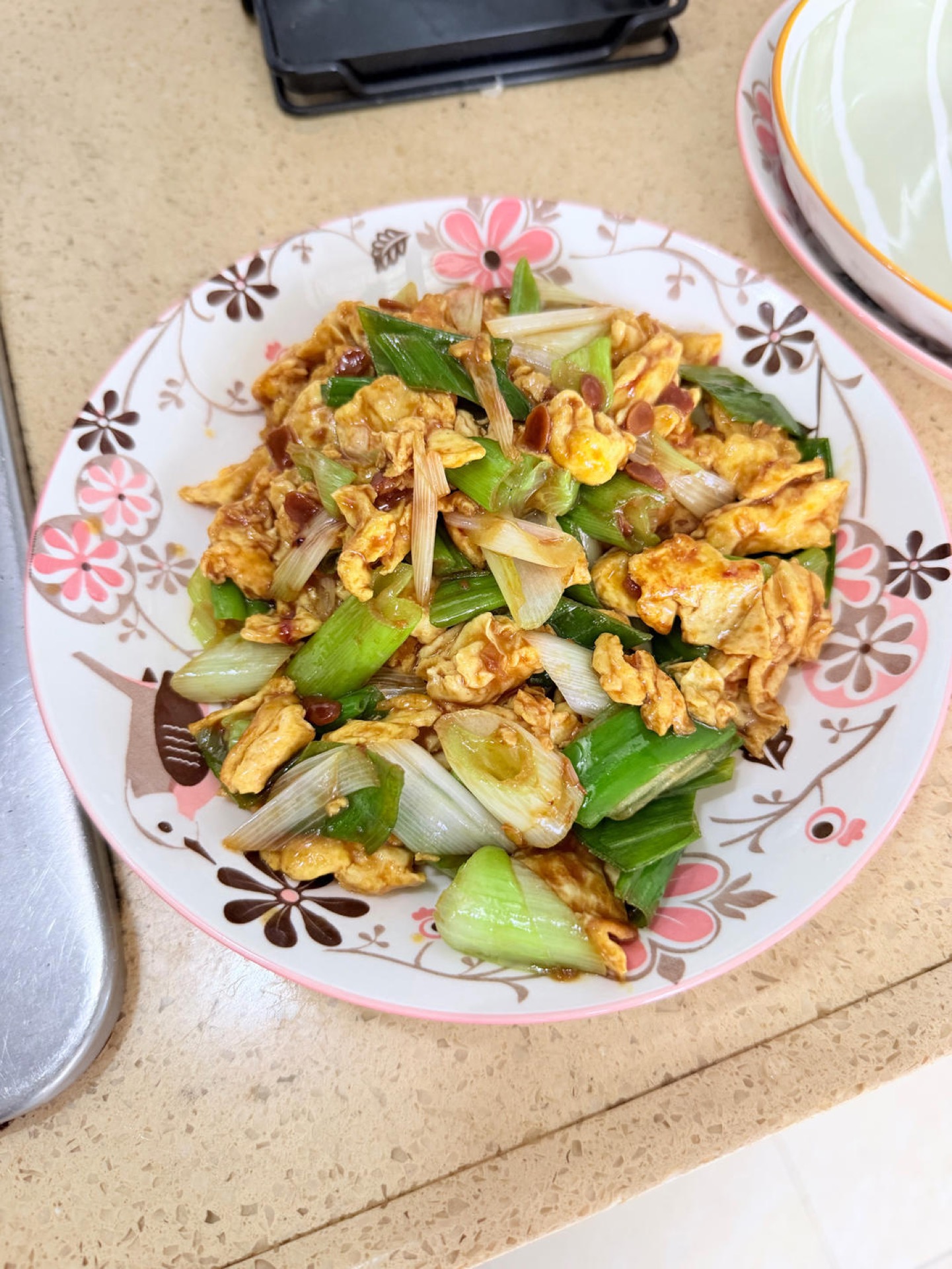 Return the eggs, pour in the sauce, and stir-fry over high heat until the sauce thickens, coats the eggs, and smells fragrant, then slide everything onto a plate.