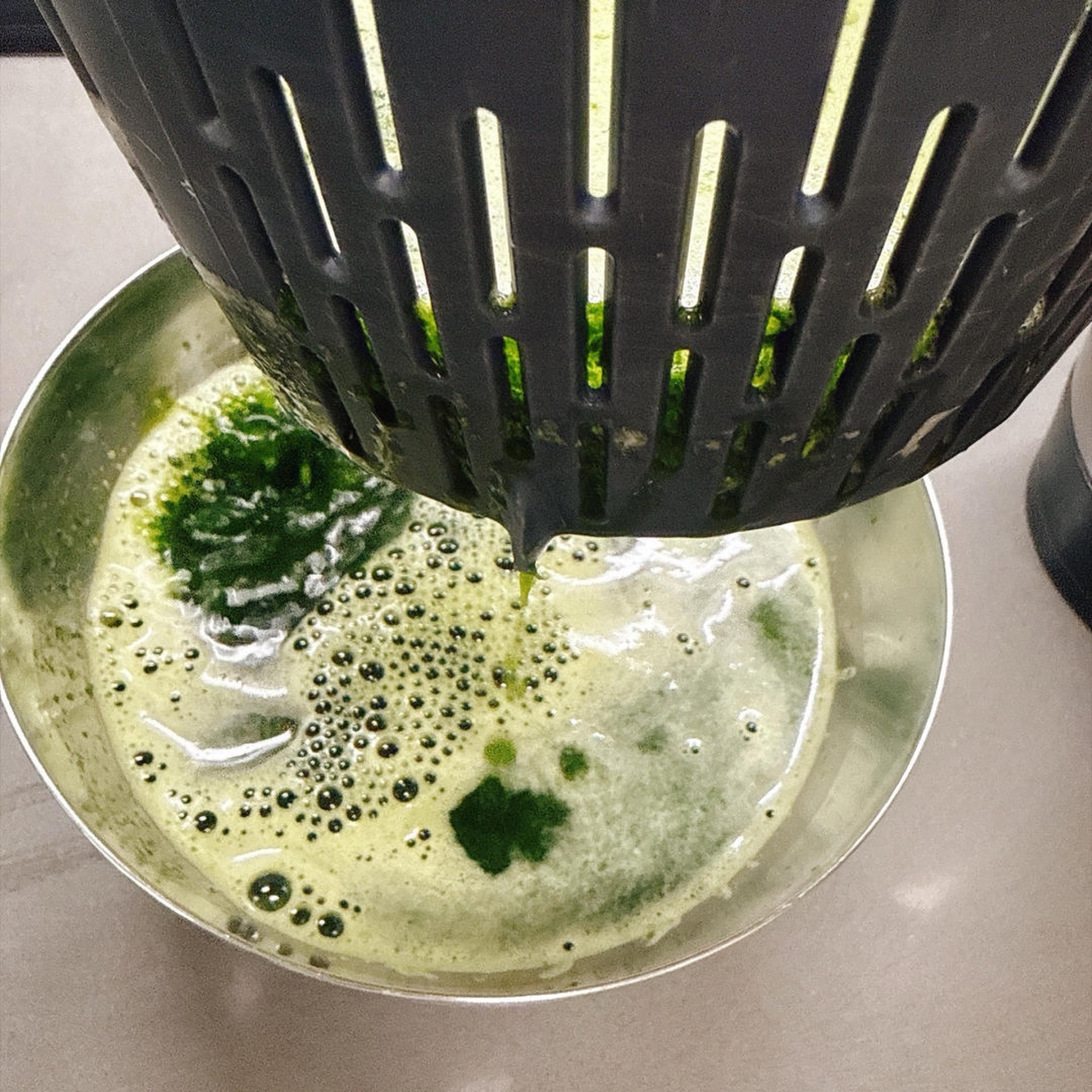 Pour the green liquid through a fine-mesh strainer or steamer basket to filter out the pulp.