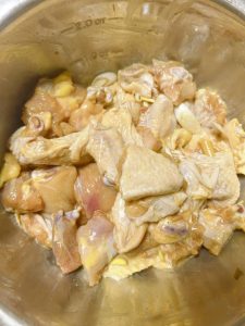 Add the cornstarch and give it a third mixing, then let the chicken sit for at least half an hour so the marinade penetrates and the starch hydrates.