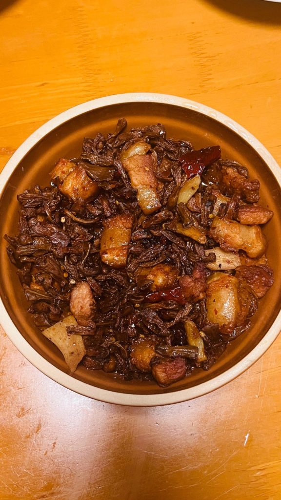 Steamed Pork Belly with Dried Green Beans (干豆角蒸五花肉): Tender Pork