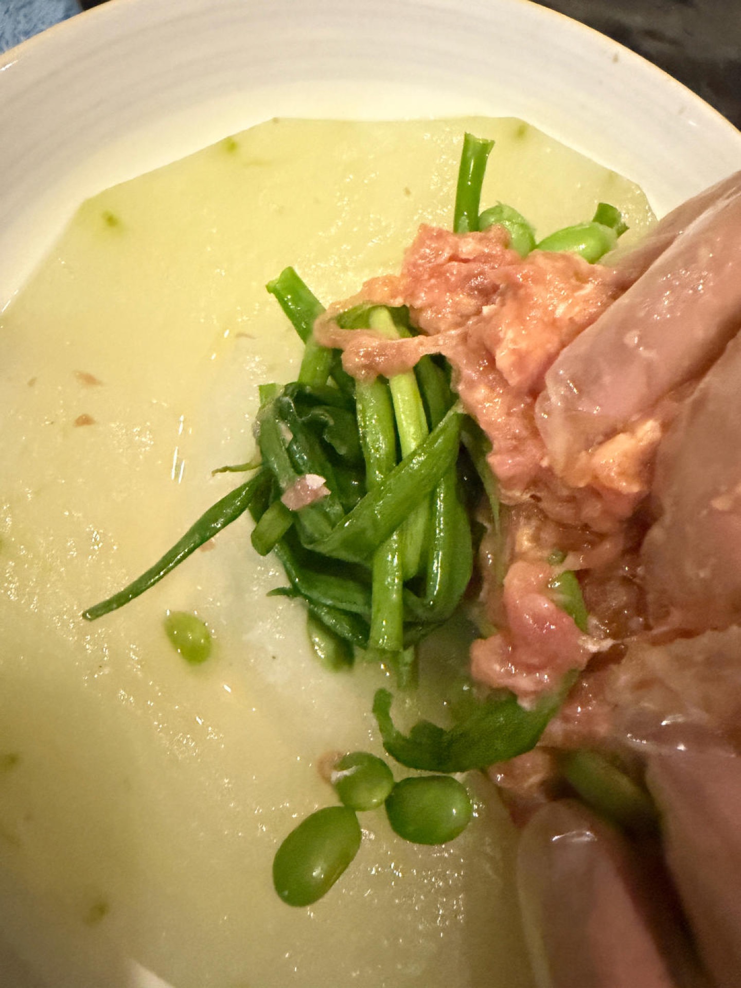 Lay a small handful of scallions in the hollow of the winter melon, then press the pork filling in firmly on top.