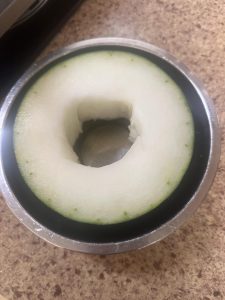 Cut the winter melon into a ring about 4 cm (1½ inches) thick, scoop out the seeds and soft center with a spoon, but leave the green skin on, then rinse it clean.