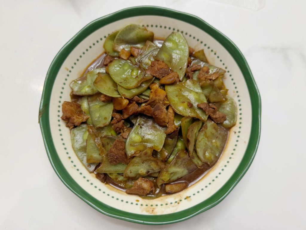 Stir-Fried Green Beans with Doubanjiang (豆瓣酱炒扁豆): Savory, Tender