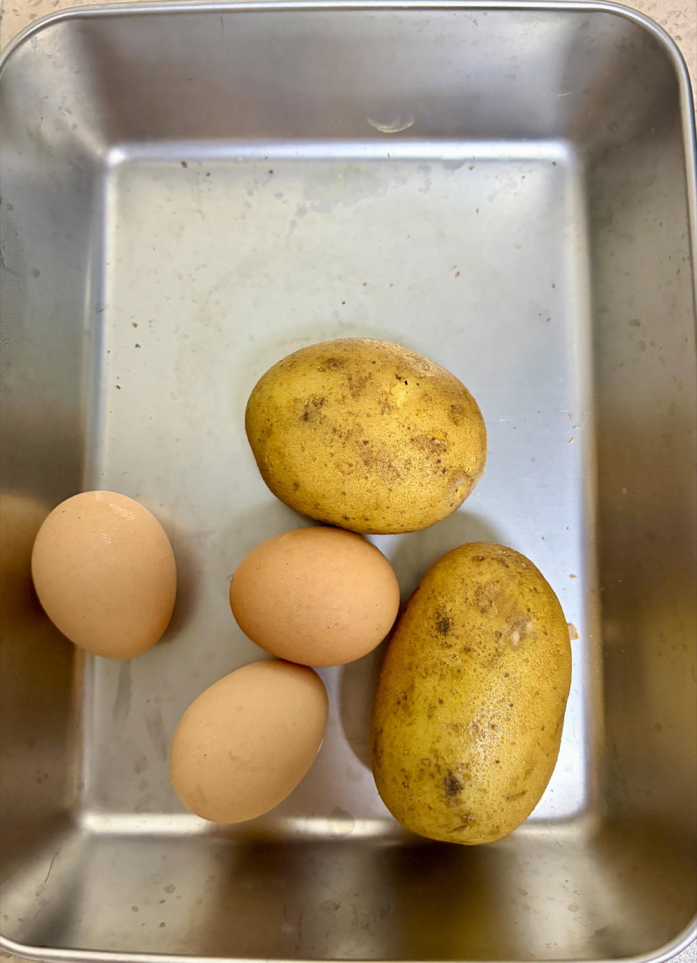 Prepare 2 small potatoes and 3 free-range eggs. Peel the potatoes and cut them into thin julienne strands. Crack the eggs into a bowl and beat them until smooth.