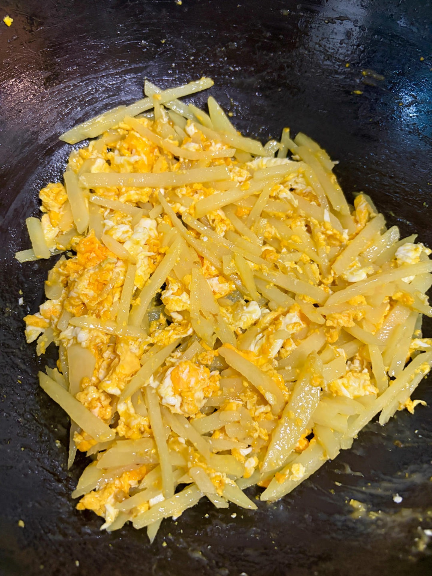 Pour the scrambled egg back in and stir-fry until everything is evenly combined.