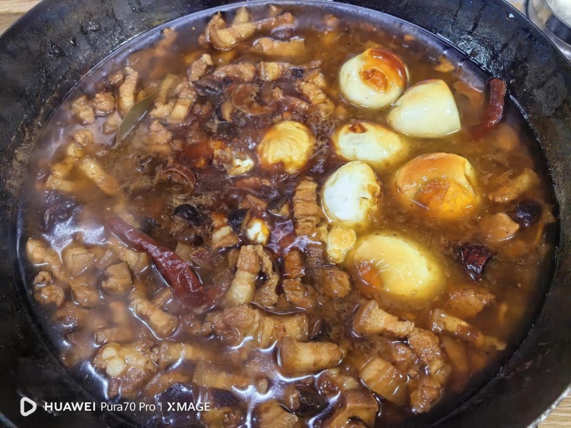 Tiger-skin eggs added to the braising pot