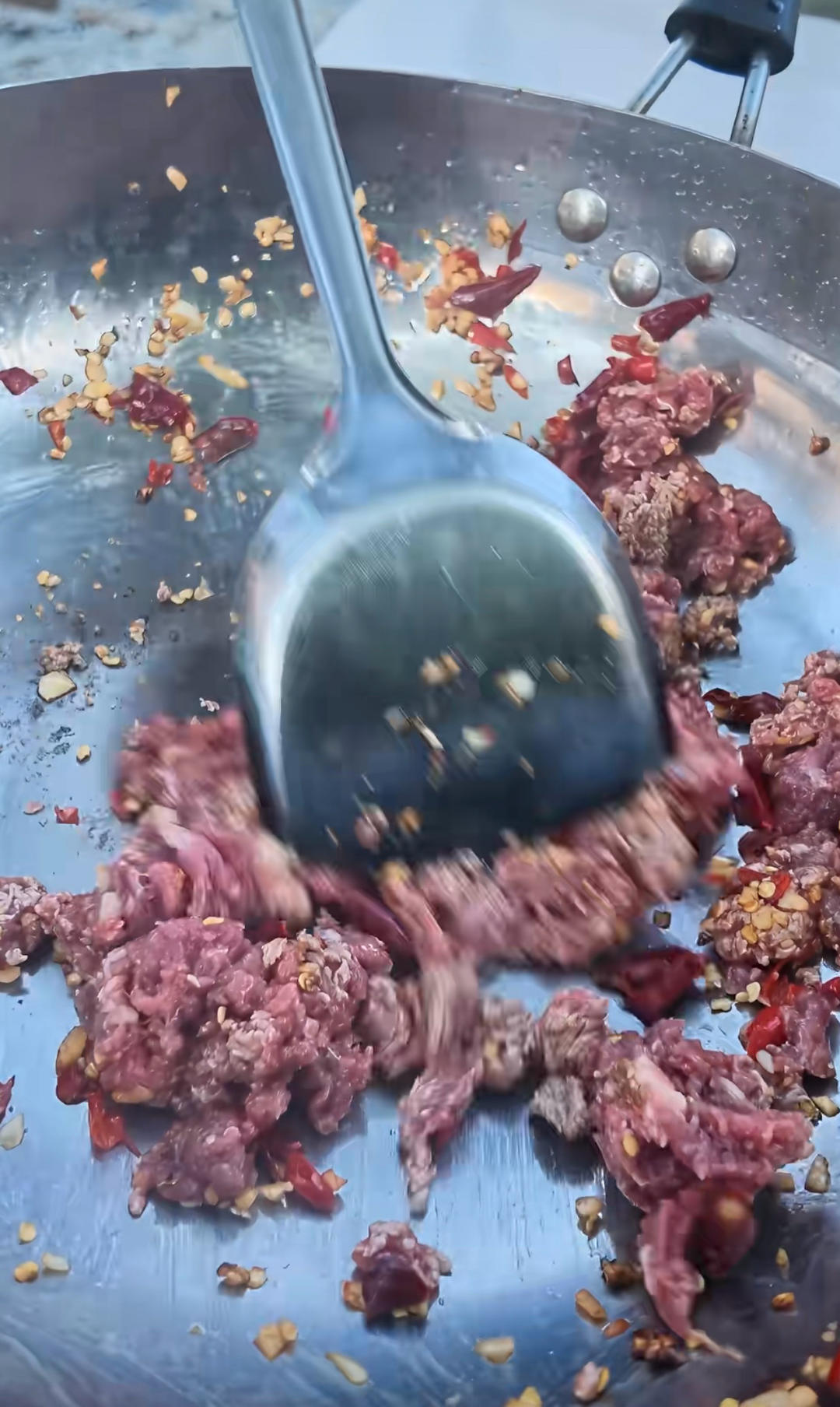 Stir frying minced pork with Thai seasonings