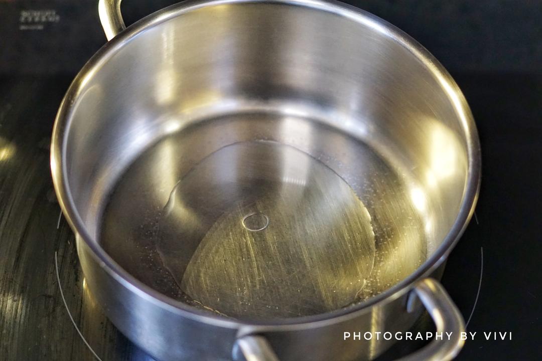 Rinse the soup pot clean, then add a little o