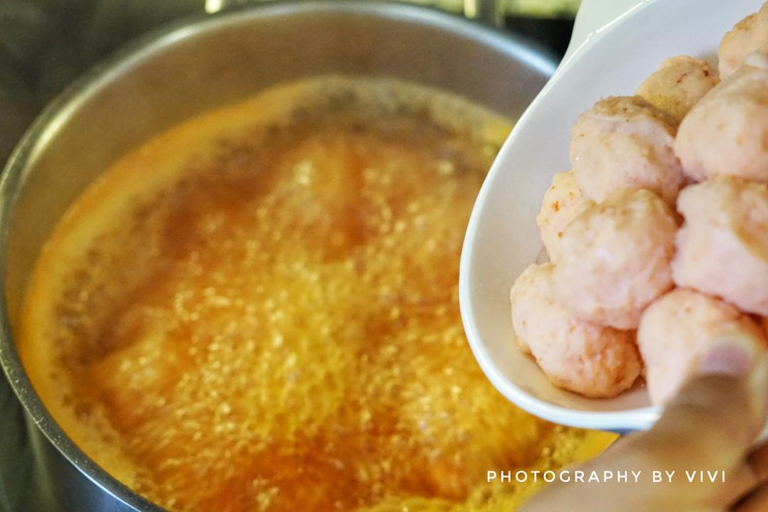 When it boils, add the shrimp balls