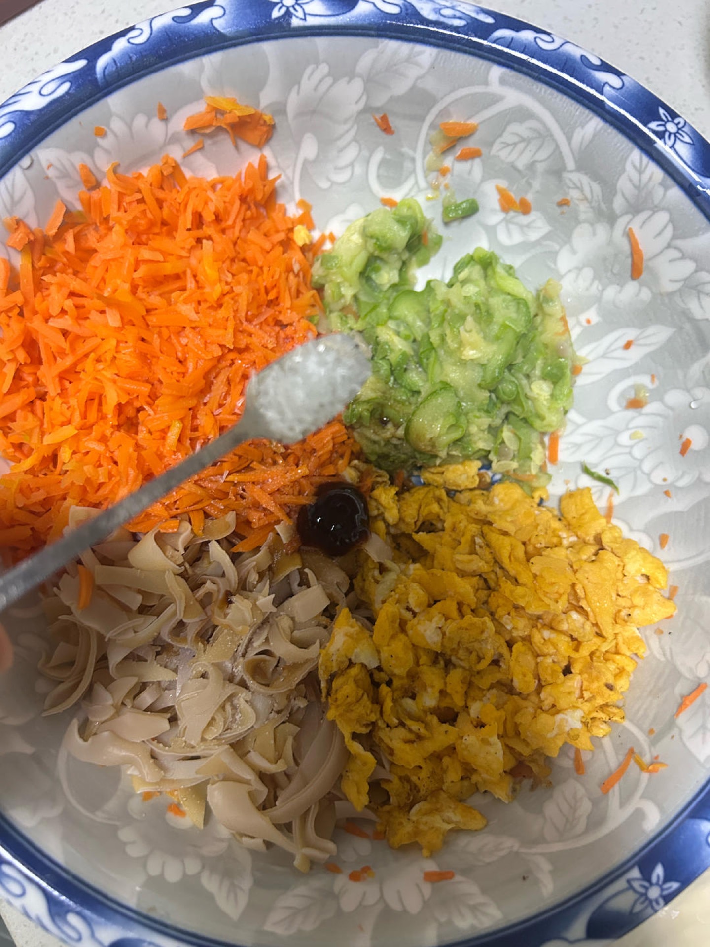 Seasoning the vegetable filling with MSG and salt