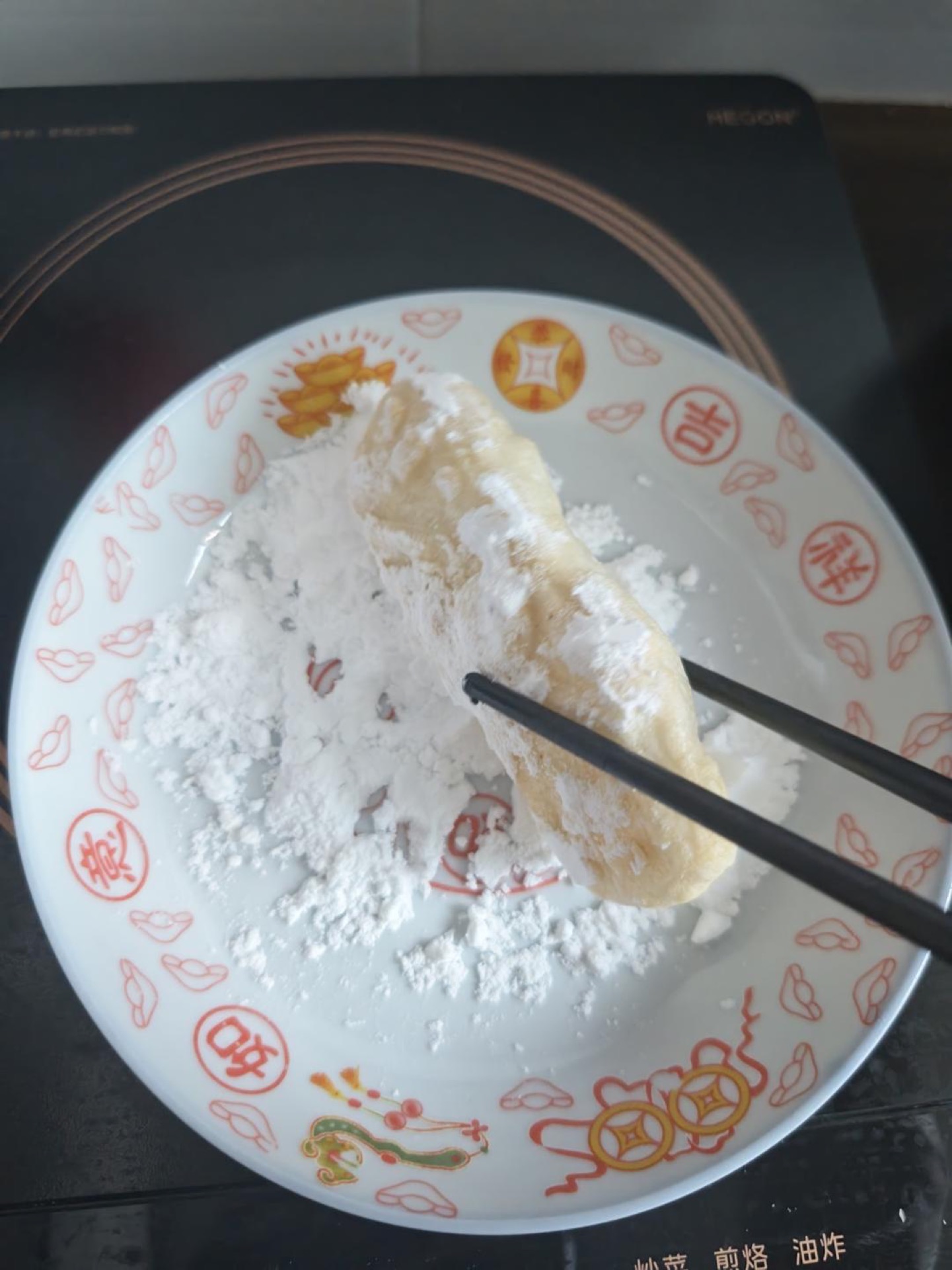 Sugar dusted fried rice cakes ready to eat
