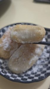 Frying thinner glutinous rice cakes for a faster cook