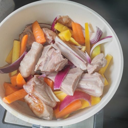 Xinjiang lamb pilaf with tender lamb, carrots, and raisins served in a bowl