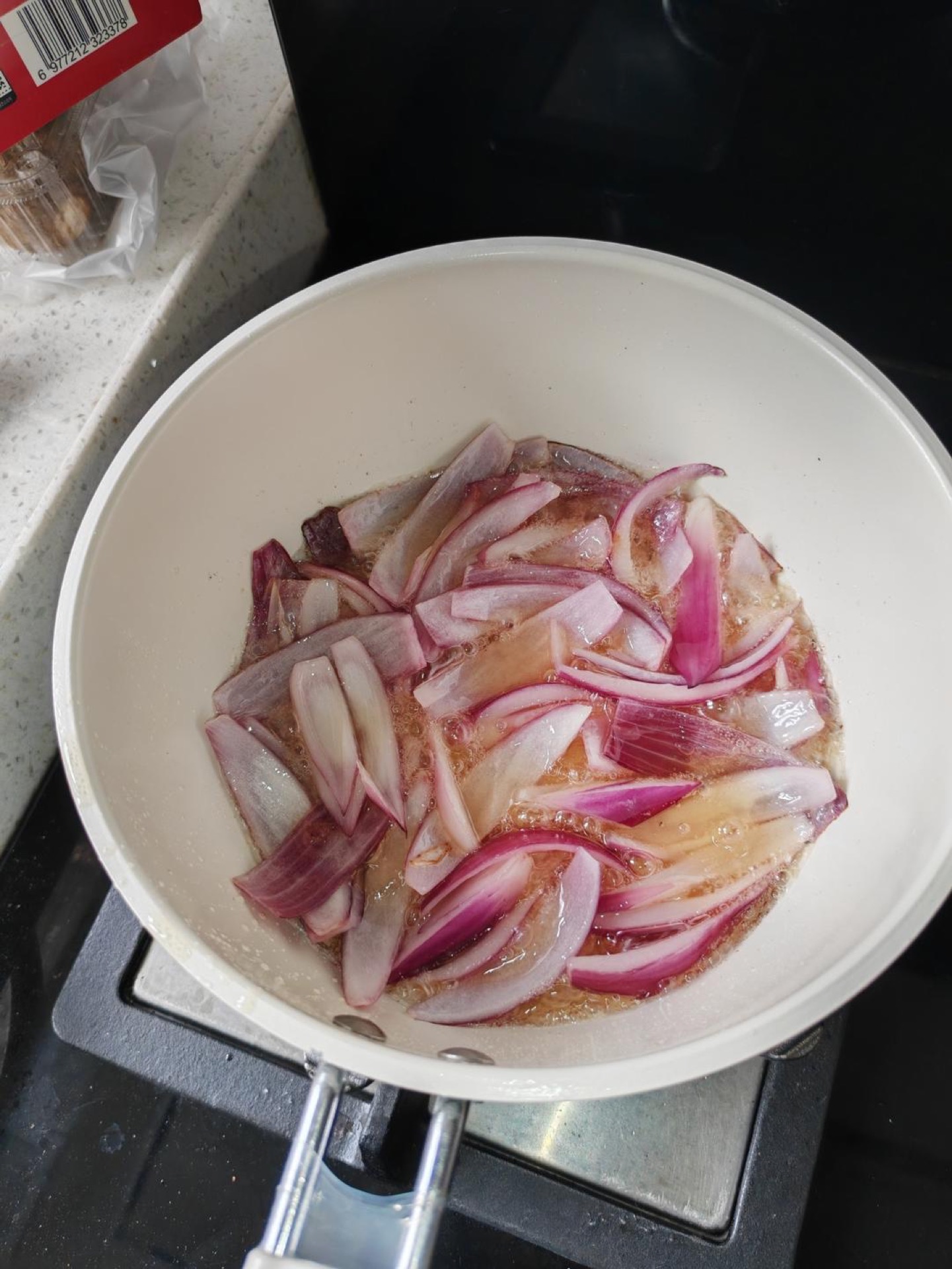 Add one quarter of the onion to the wok first and slowly fry it until the oil smells fragrant, then discard that onion.