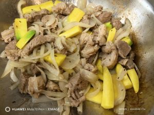 Add the carrots and cumin, and stir-fry until fragrant.