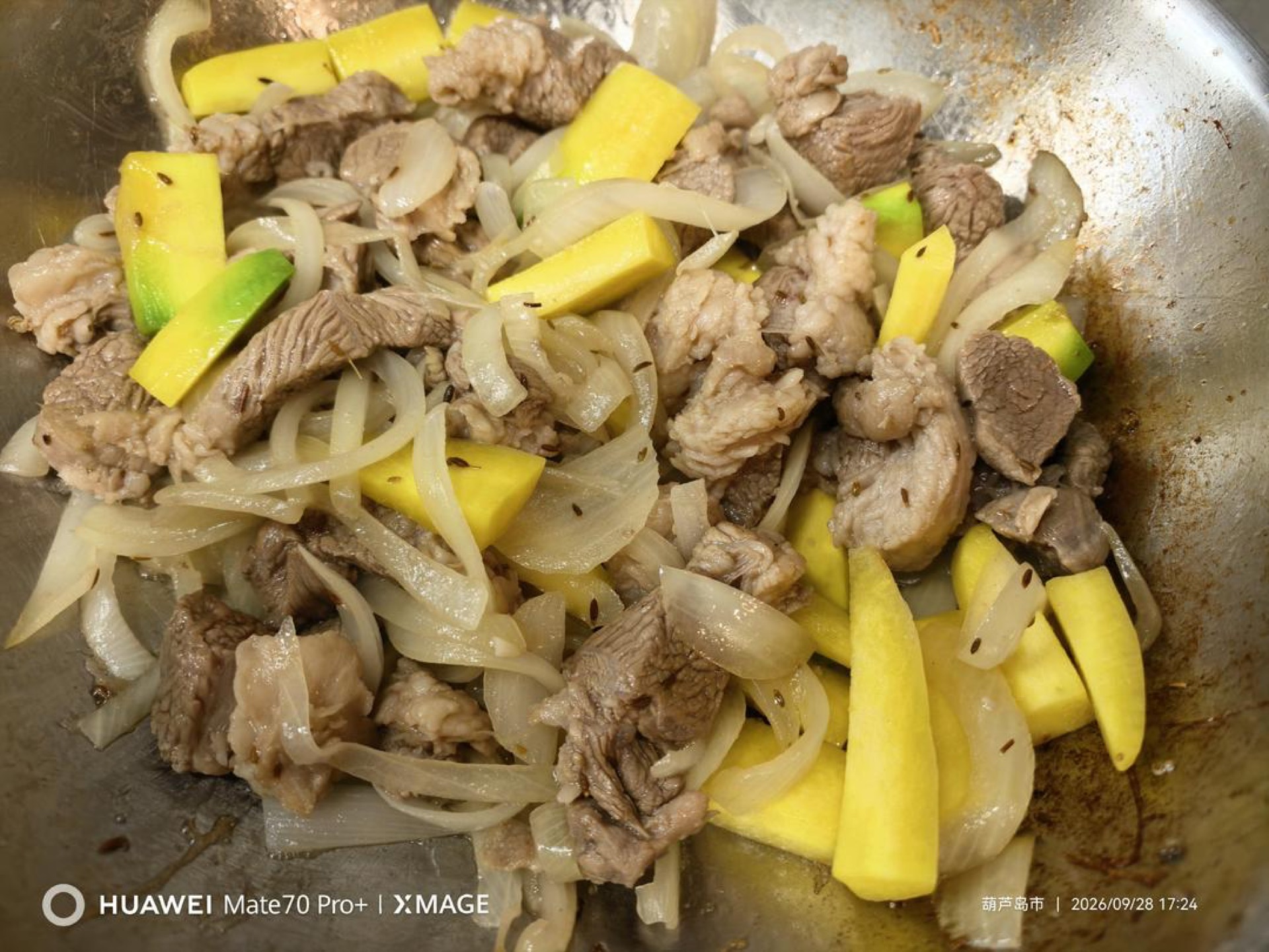 Add the carrots and cumin, and stir-fry until fragrant.