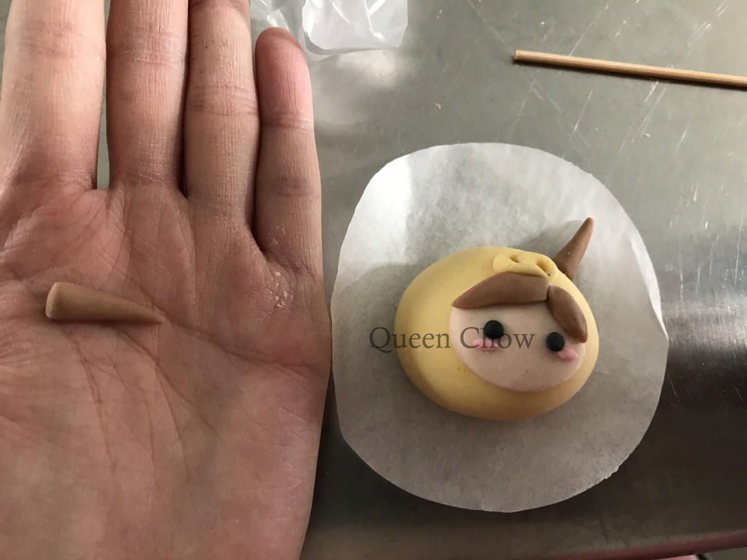 After the face, roll brown into teardrops for