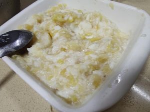 Peel and cut the yam and apple into chunks, steam them until tender, then mash them into a smooth puree and set aside.
