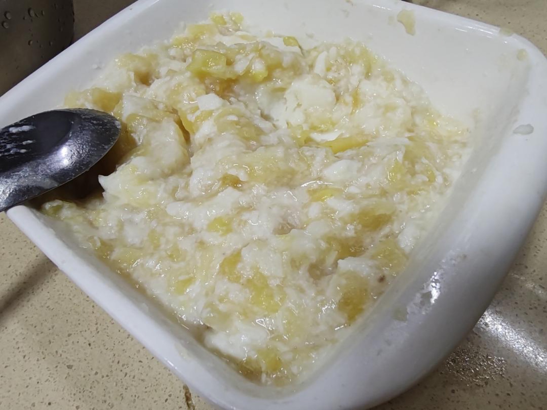 Peel and cut the yam and apple into chunks, steam them until tender, then mash them into a smooth puree and set aside.