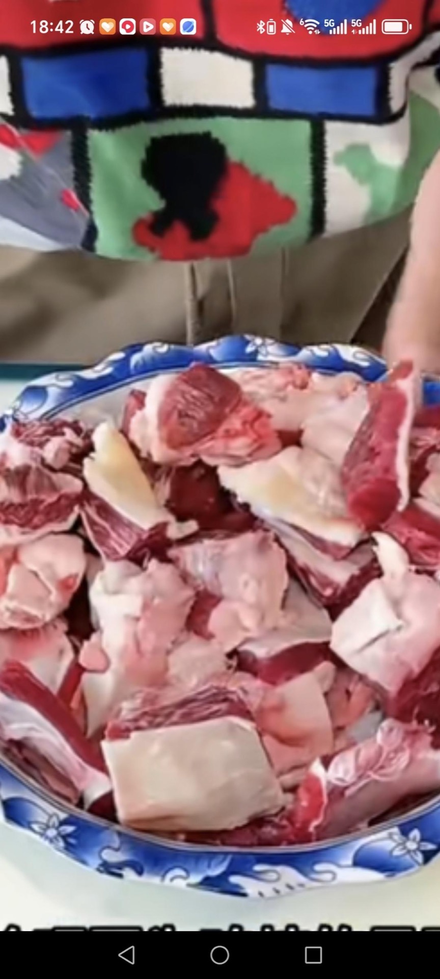 Cut the beef tendon into large chunks, about 2 inches each.