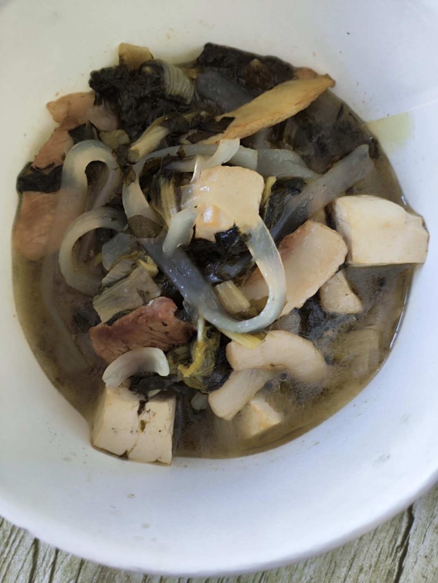 Marinate the pork slices first, in this order: one spoon of light soy sauce, 1/3 spoon of pepper, 1/3 spoon of salt, one spoon of cornstarch, and half a spoon of cooking oil, mix w