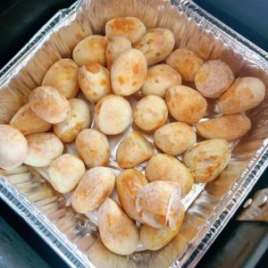 After 15 minutes, flip the pieces once and keep roasting for another 15 minutes. This is how the roasted taro looks.