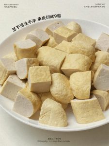 Cut each piece into 9 wedges.