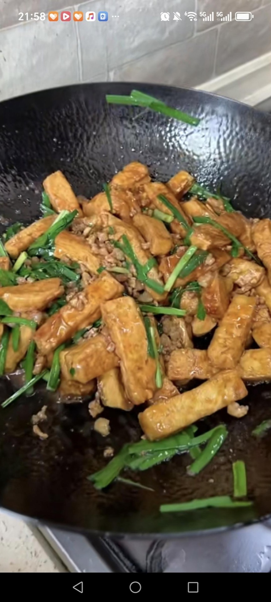 Give everything one last gentle toss, coating the tofu and chives in the glossy sauce, and get ready to plate.